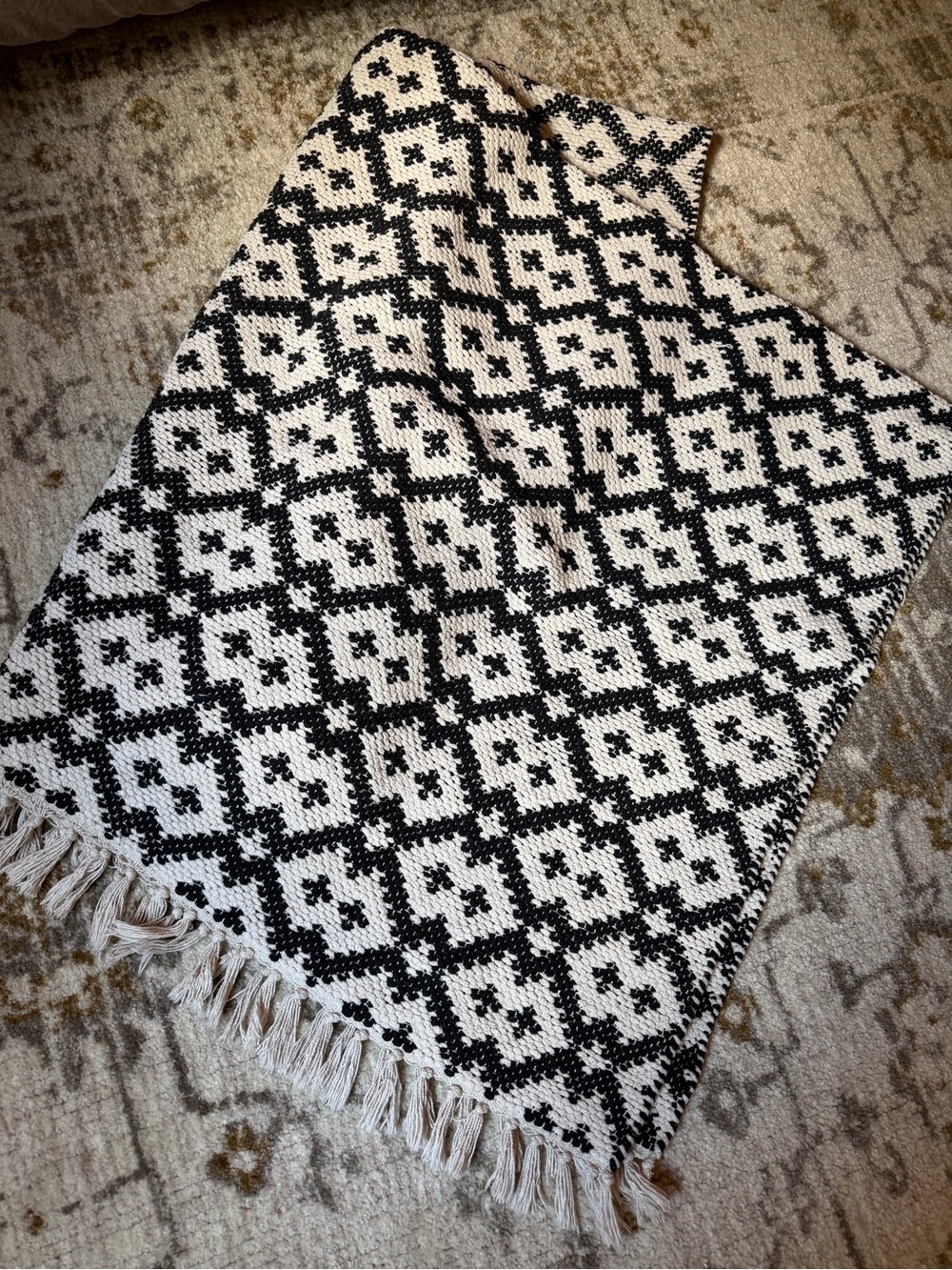 Black and white woven 56"Wx75"L rug